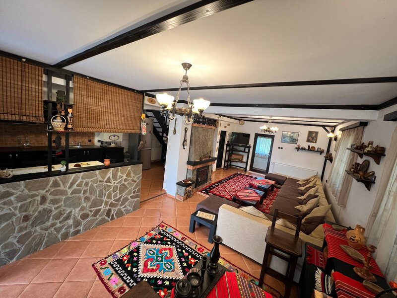 Prahova, casa mare P+1+M- 193 mp construiti, teren 1599 mp, in Brebu